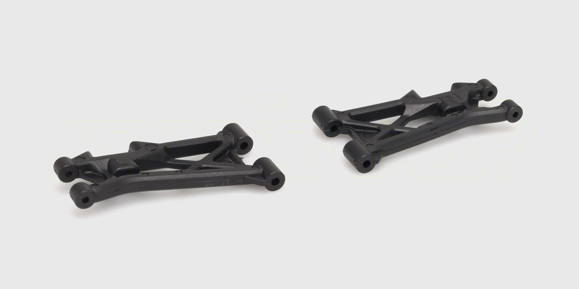 To sorte Hurricane XL suspension arms i kraftig plast til ophæng på en fjernstyret bil.