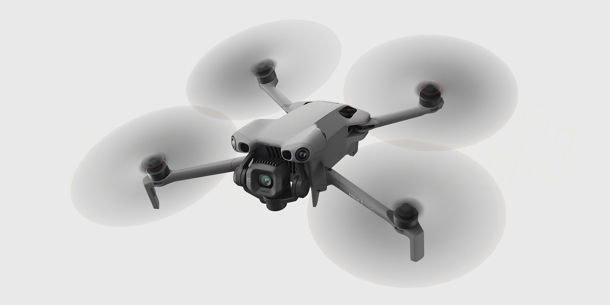 DJI Mini 5 Pro Fly More Combo med drone, fjernkontrol og alt tilbehør samlet i en praktisk taske.