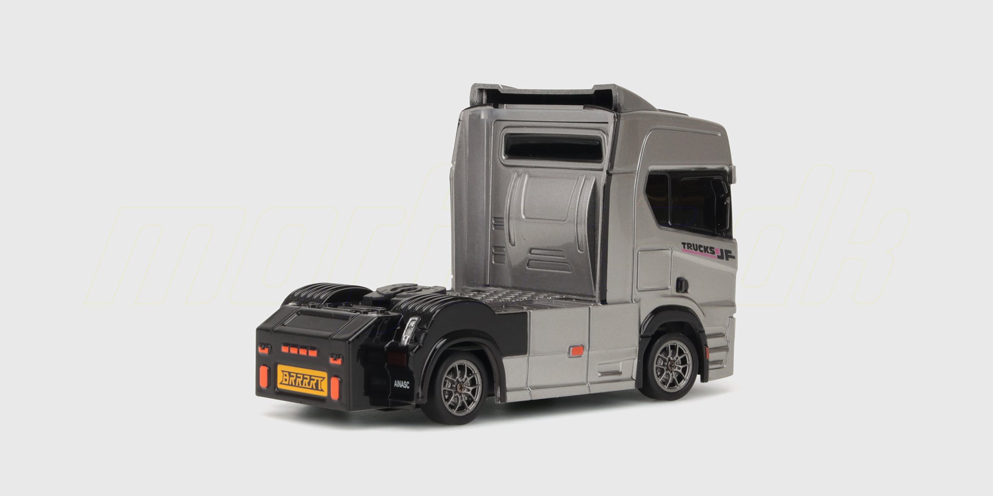 Sort Drift Truck med lys i forlygter og kabine klar til ræs på en hvid baggrund.