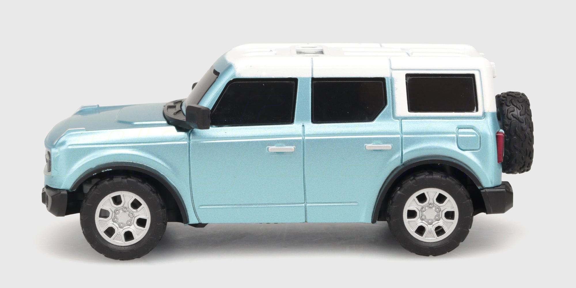 Blå Mini FPV Car med indbygget kamera og LED-lys set tæt på i et moderne design.