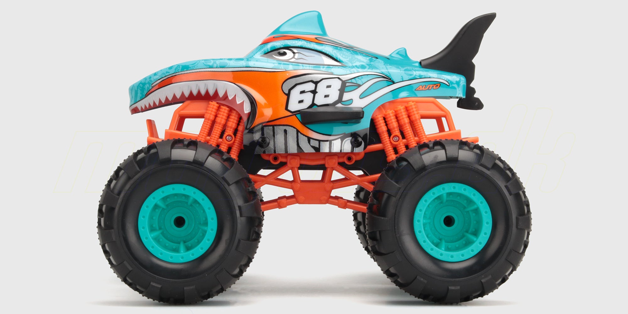 Flash4 MAX fjernstyret monster truck med haj-karrosseri i vild aktion på grusvej.