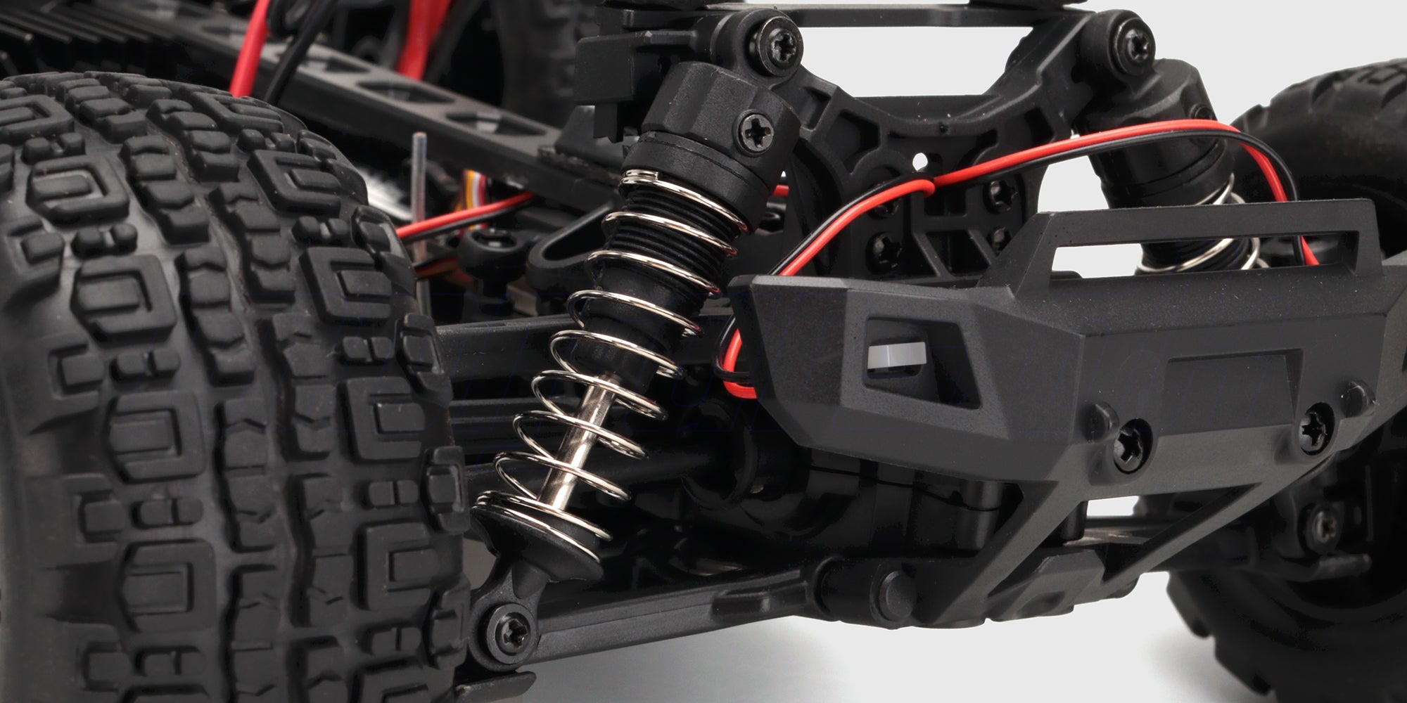 Nærbillede af de justerbare støddæmpere og affjedring på en Hunter MT10 fjernstyret bil.