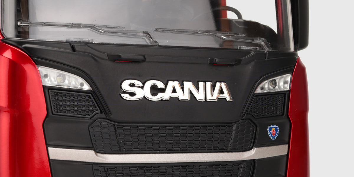 Huina Scania 770S mit Anhänger 1:18