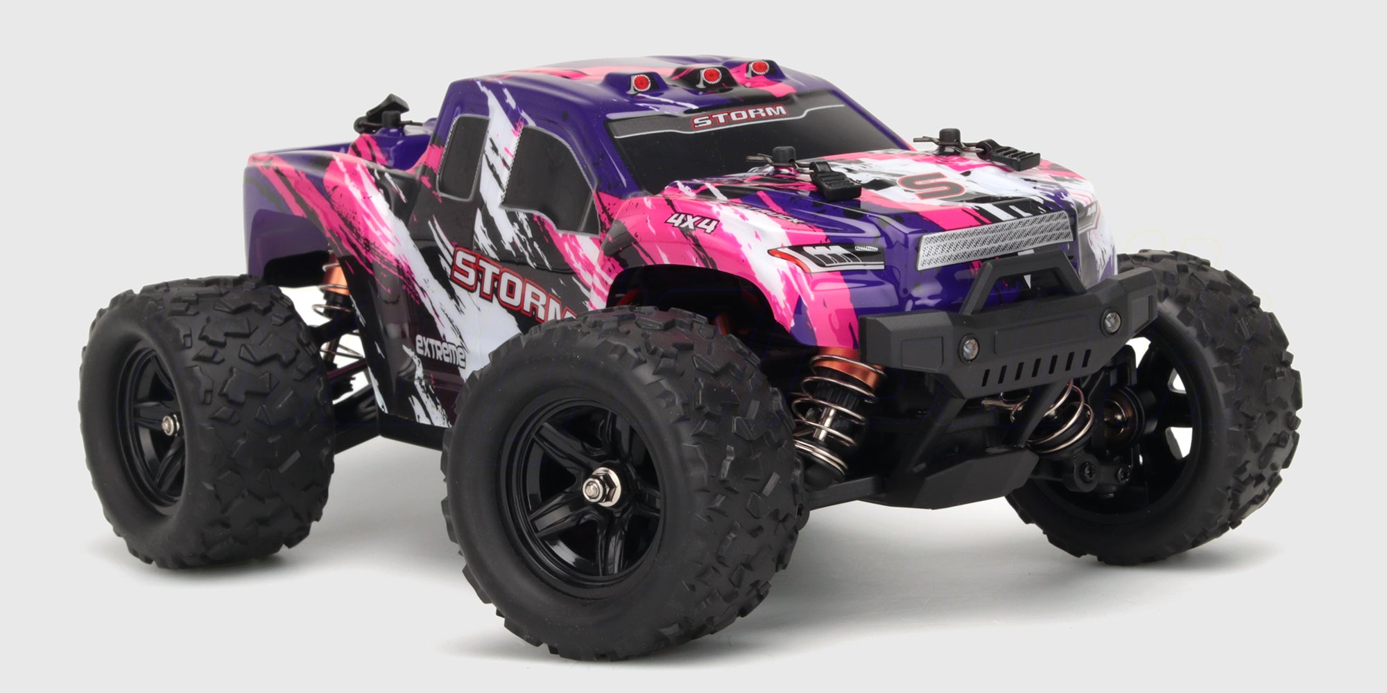 Blå Hurricane 2.0 fjernstyret monster truck med store offroad-hjul vist fra siden på en hvid baggrund.