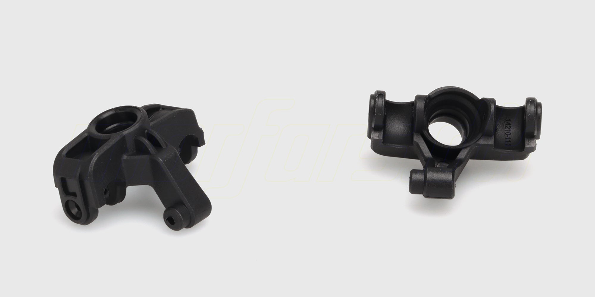 To sorte HyperGo EXtreme steering blocks i robust plast til styring af hjul på en fjernstyret bil.