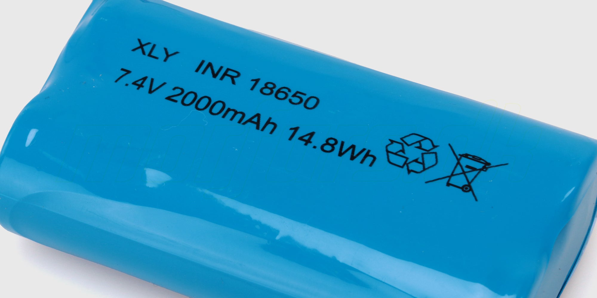 Li-ion 2000 mAh 7,4V genopladeligt batteri til fjernstyrede biler vist på hvid baggrund.