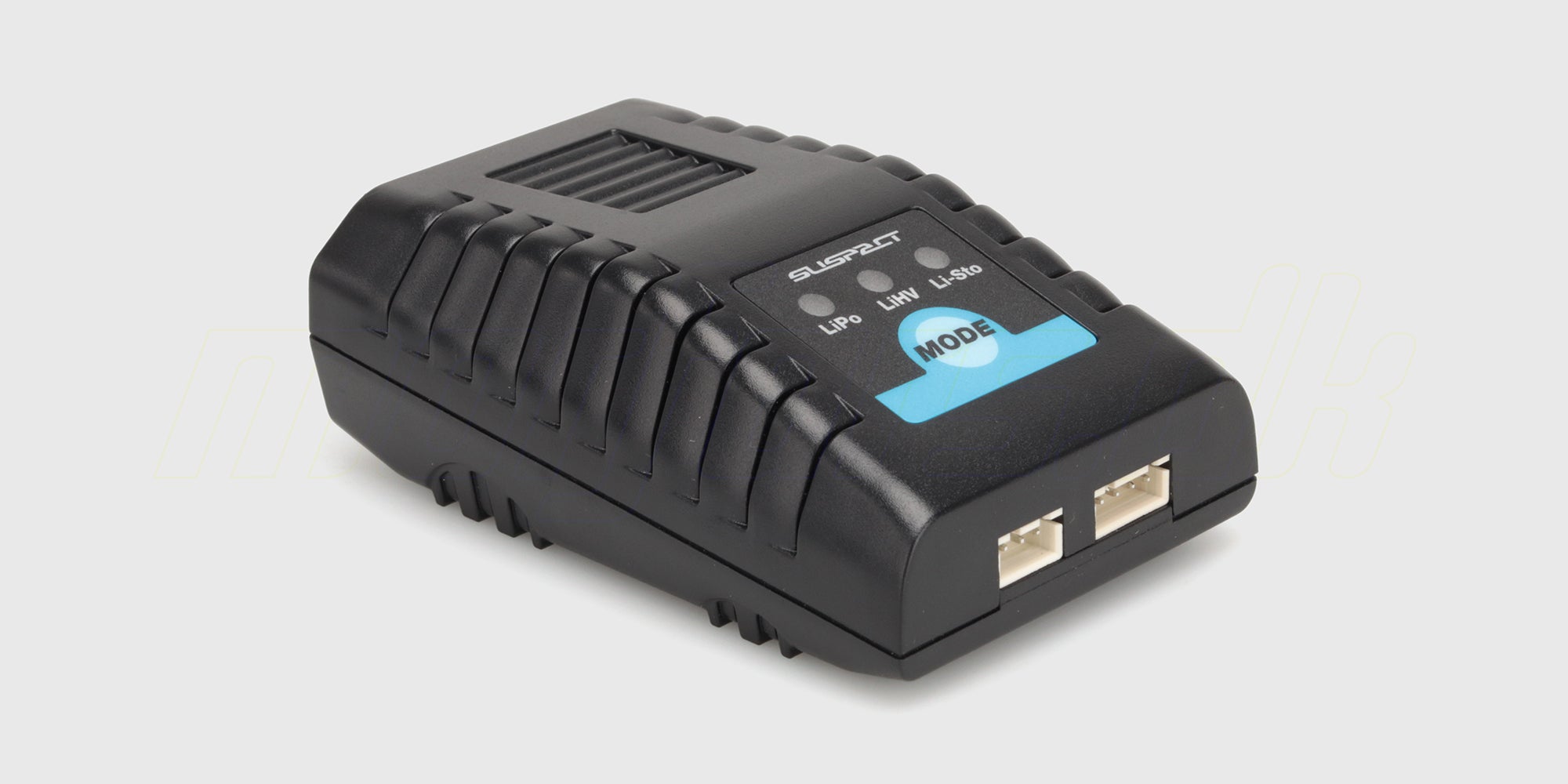 Sort kompakt Charger C22 batterioplader med digitalt display og knapper vist på en hvid baggrund.