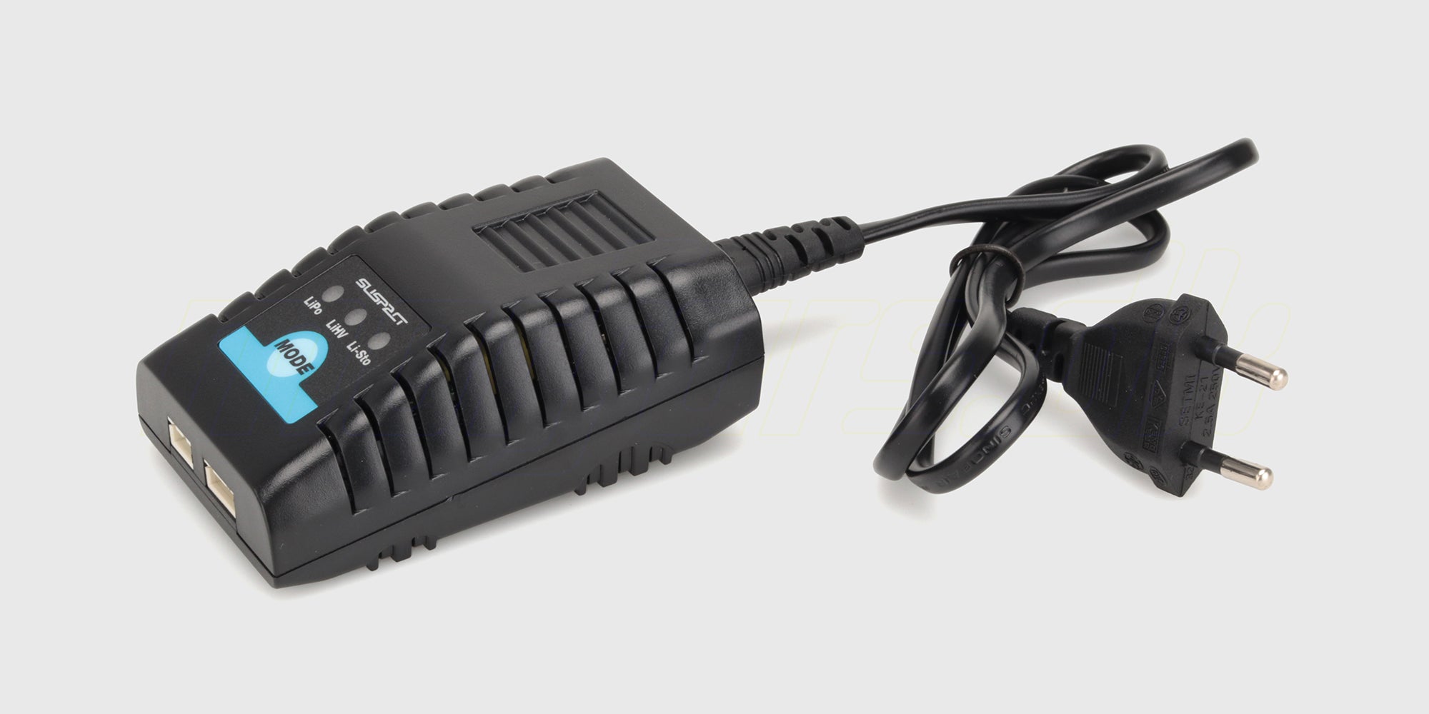 Sort Charger C22 batterioplader med rødt display og tilsluttede ladekabler til fjernstyrede biler.