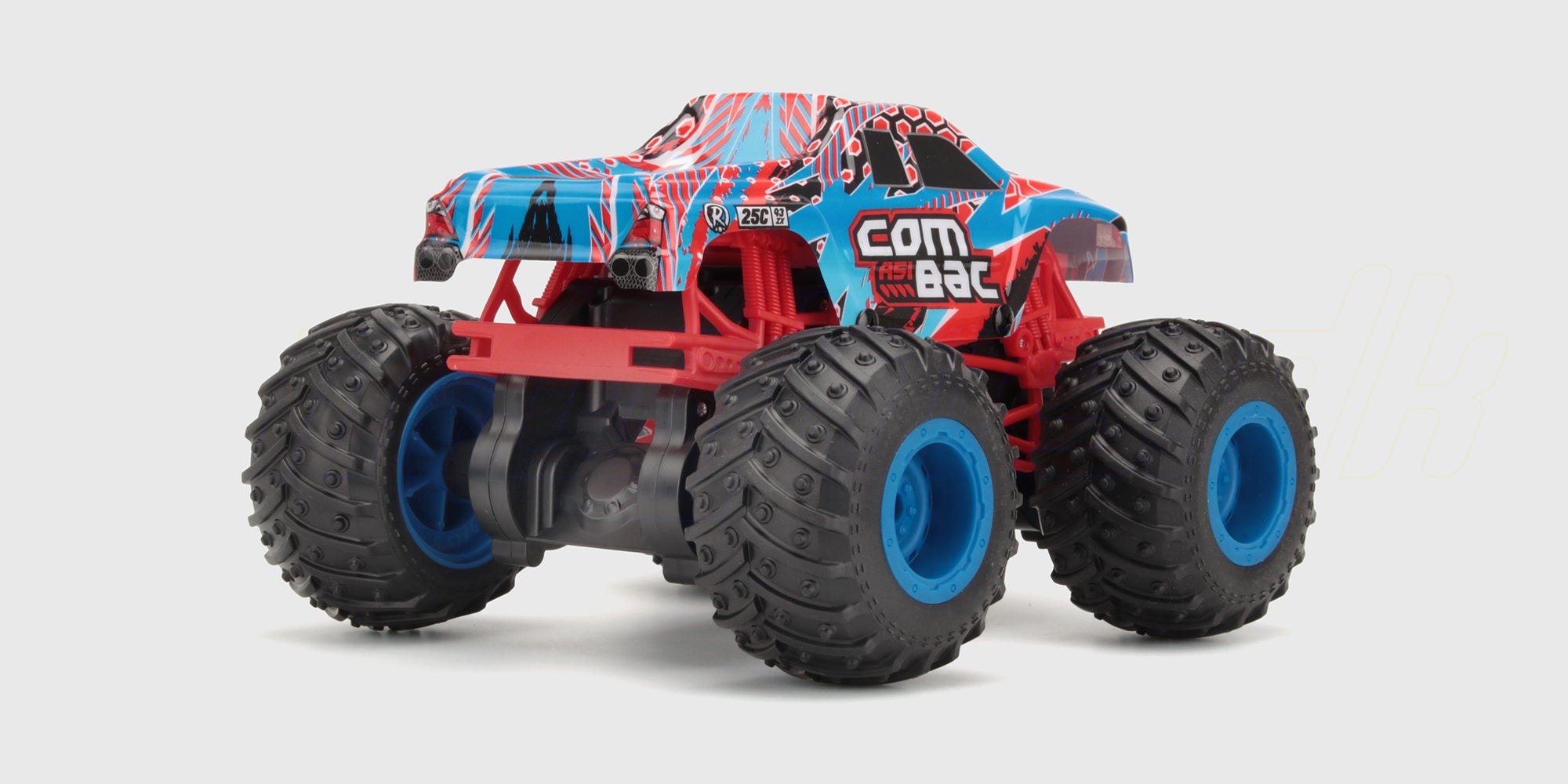 Flash4 Monster Truck i grøn og sort med store dæk balancerende på baghjulene på en hvid baggrund.