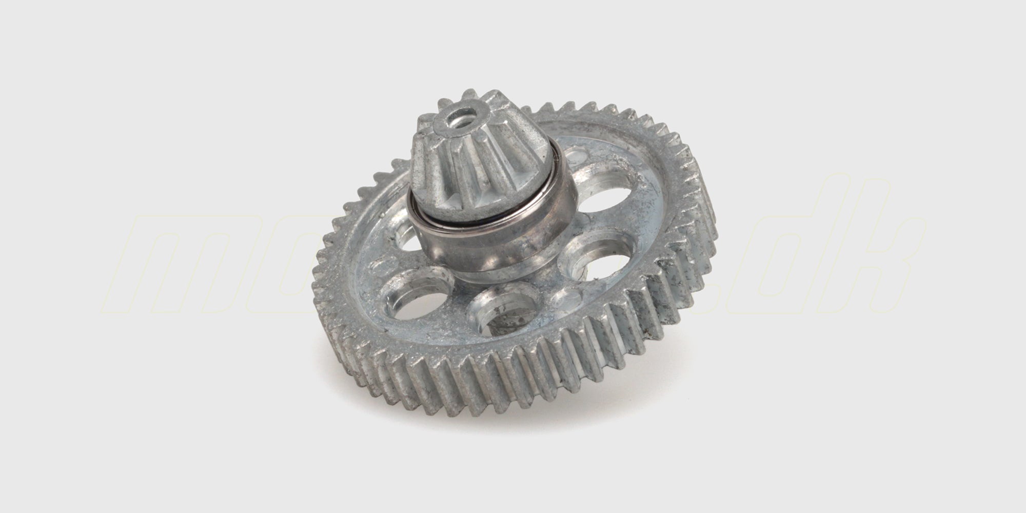 HyperGo Spur gear assembly i metal til MJX fjernstyret bil vist på en hvid baggrund.