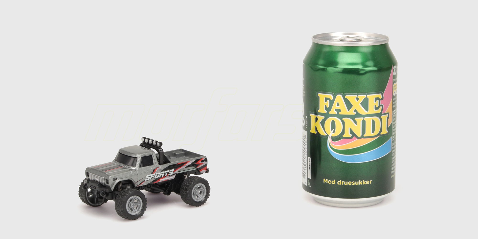 Grå Mini RC Car Pick-up ved siden af en sodavandsdåse som størrelsessammenligning