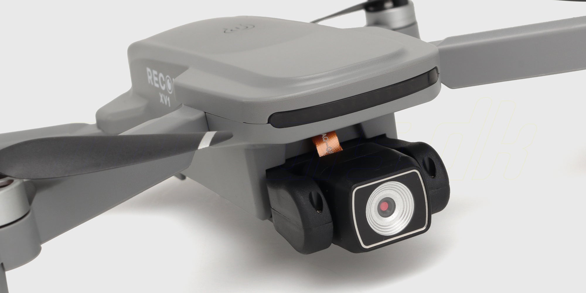 Grå Drone Recon XV1 med kamera set forfra i en skrå vinkel.