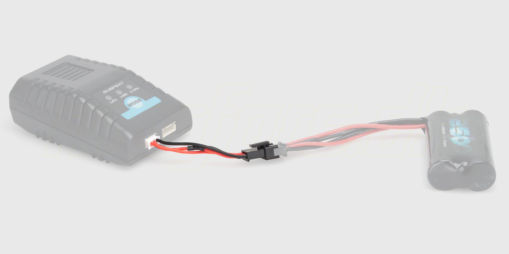 Sort SMP 4-pin ladeadapter med rundt stik og fire forbindelsespunkter til fjernstyret udstyr.