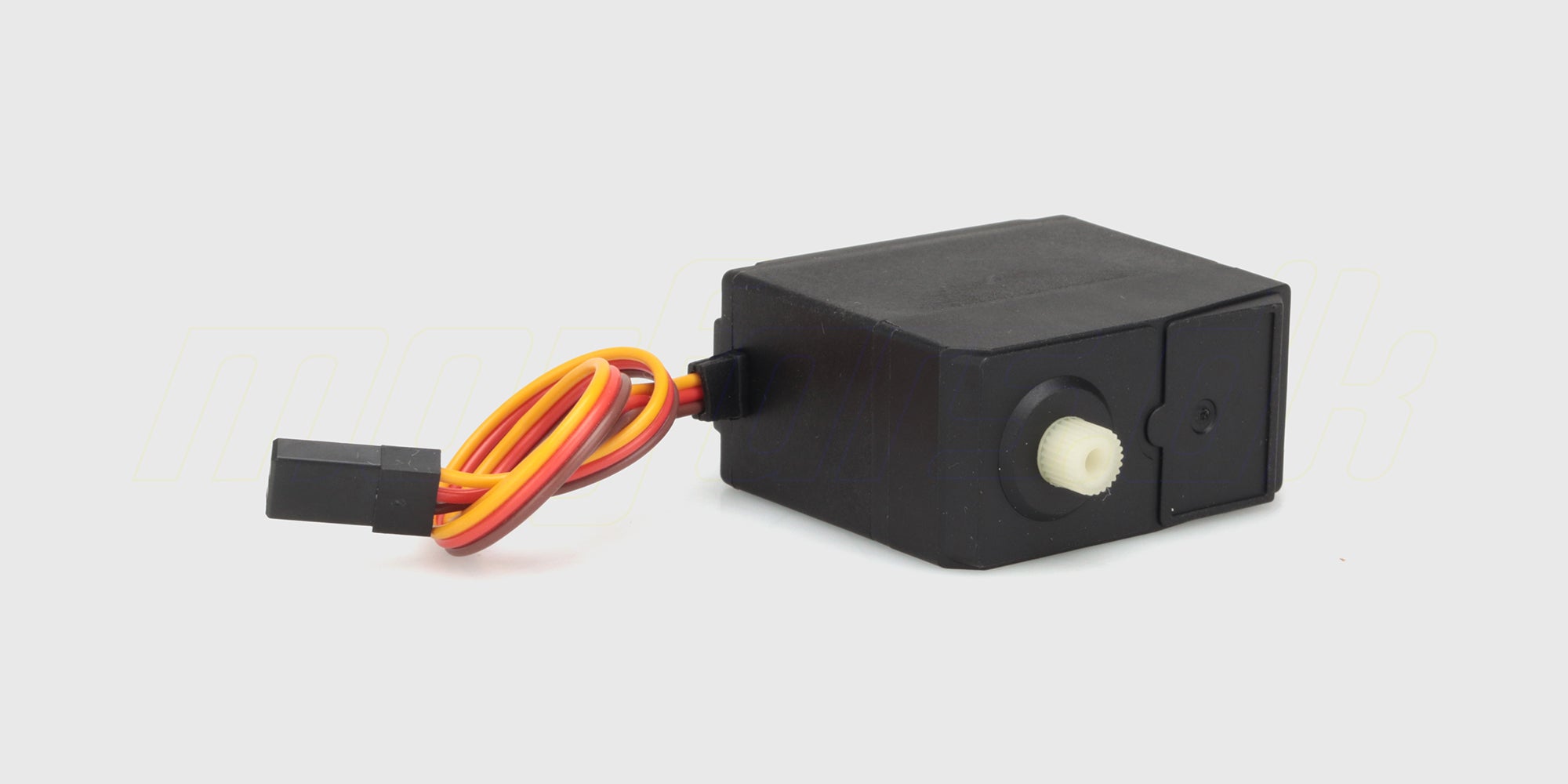 Sort Tornado Brushless Servo i metalhus til fjernstyrede biler vist på hvid baggrund.
