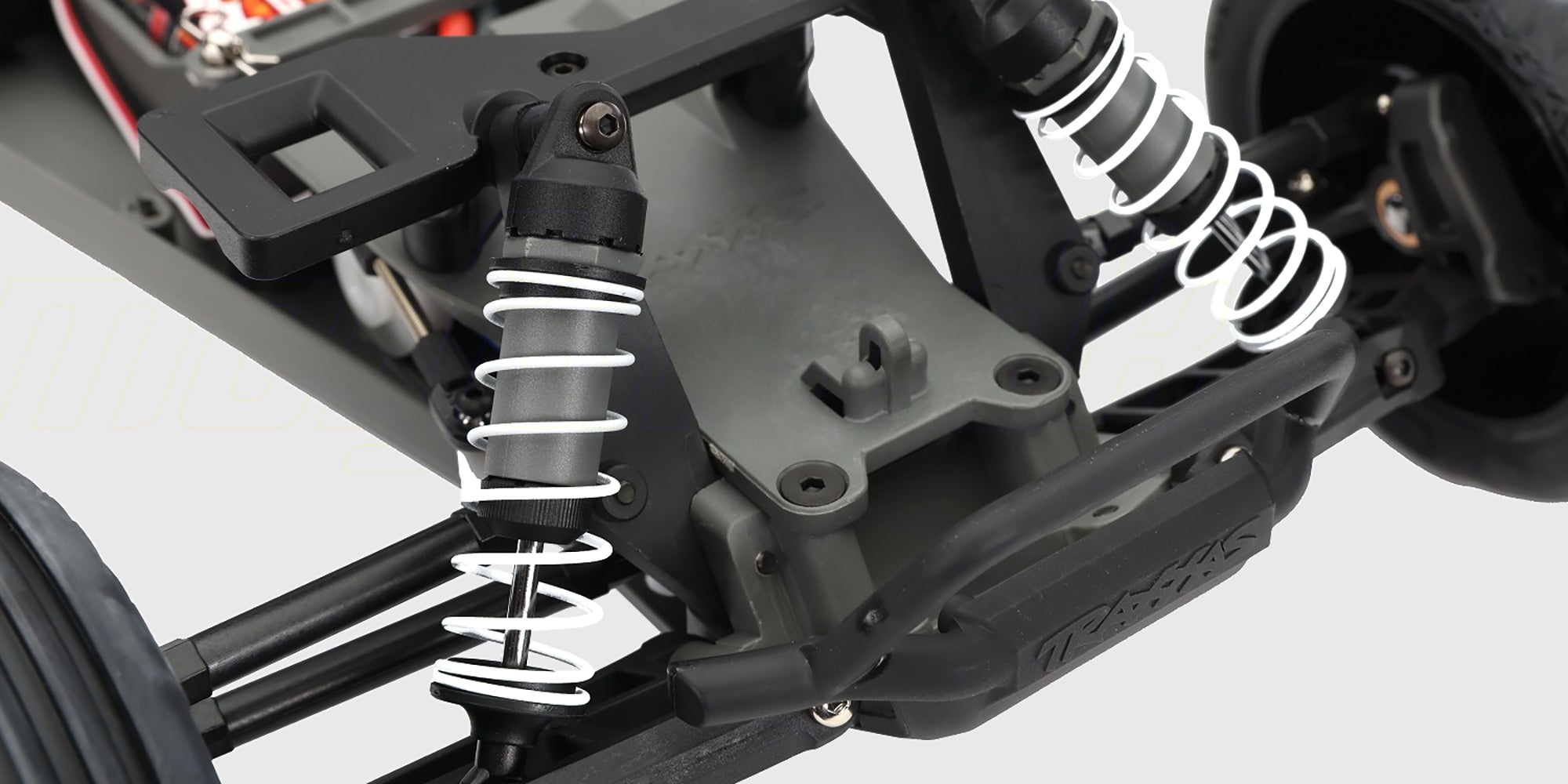 Blå Traxxas Rustler 2WD HD fjernstyret stadium truck med clipless karrosseri set forfra på hvid baggrund.