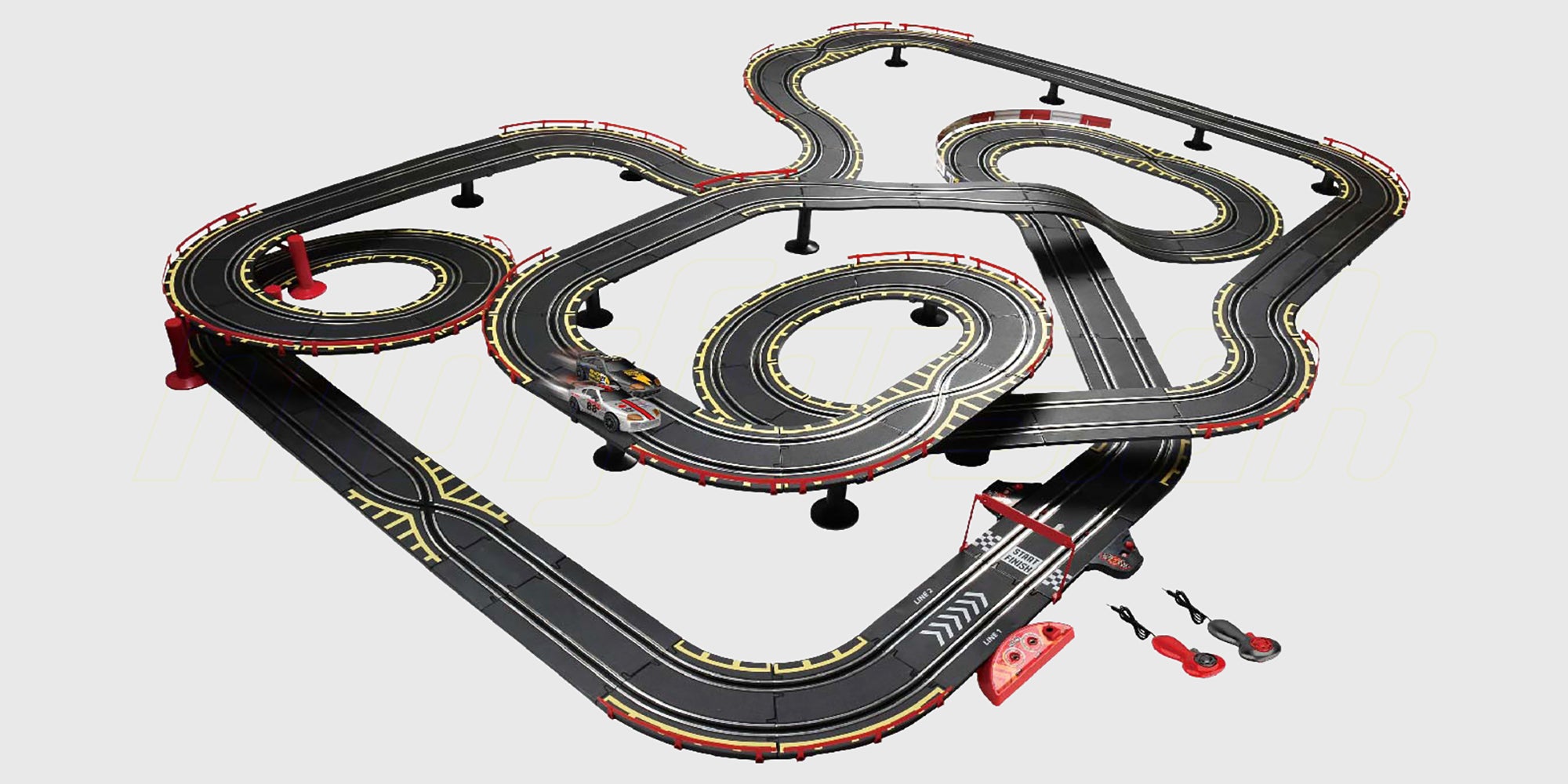 Oversigt over Tokyo Race racerbane med loop, sving og to biler i fuld fart på den sorte bane.