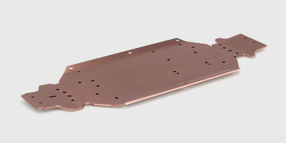 Robust Z06 chassis i sølvmetal til 144001 fjernstyret bil vist på en hvid baggrund.