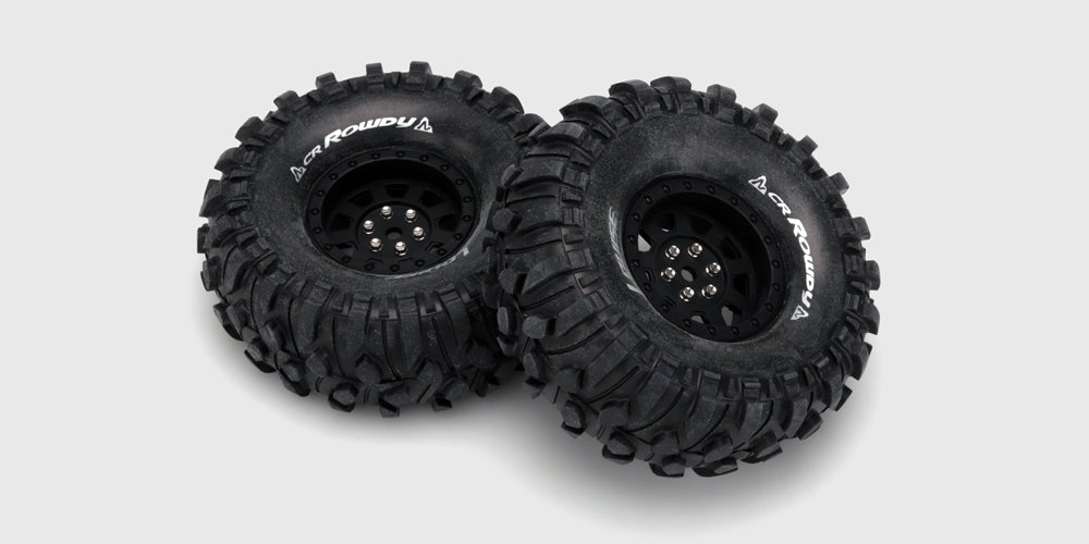 To sorte CR-Rowdy offroad-hjul med grove dæk og sorte fælge til fjernstyrede biler.