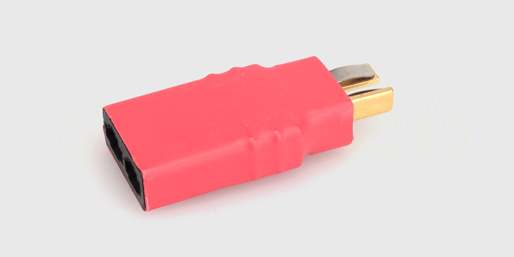 Sort adapter med TRX hunstik og Deans T-stik han til batterier i fjernstyrede biler.
