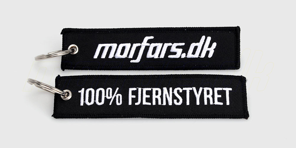 Sort Morfars.dk nøglering med hvidt logo vist fra begge sider på en hvid baggrund.