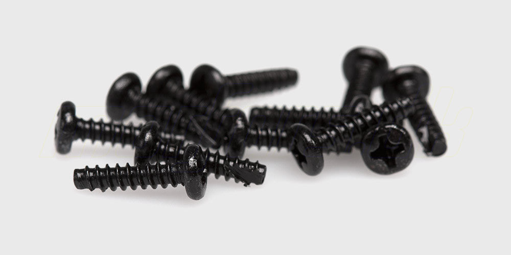 Sort rundhovedet selvskærende skrue på 3x12 mm til montering i fjernstyrede biler.