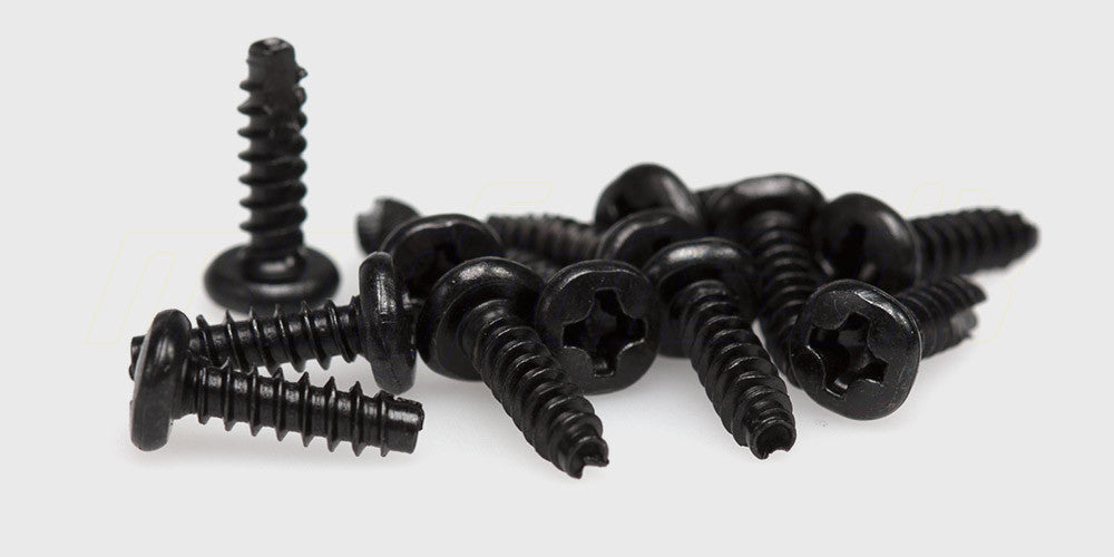 Sæt med små sorte rundhovedede selvskærende 3x10mm skruer til montering i plastdele på fjernstyrede biler.