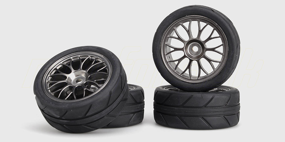 To sæt Sniper ORG offroad dæk med orange fælge til fjernstyret bil.