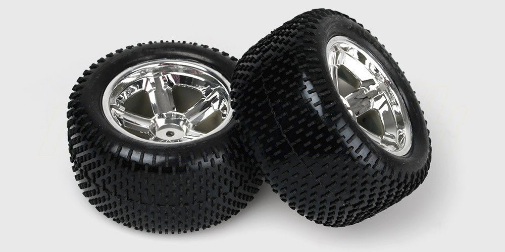 Hjulsæt Nostreet Chrome med mønstrede dæk og blanke fælge til fjernstyrede onroad biler.