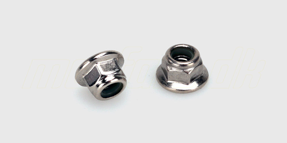 Fire sølvfarvede Hammer hjulmøtrikker i metal til montering på en fjernstyret bil vist på hvid baggrund.