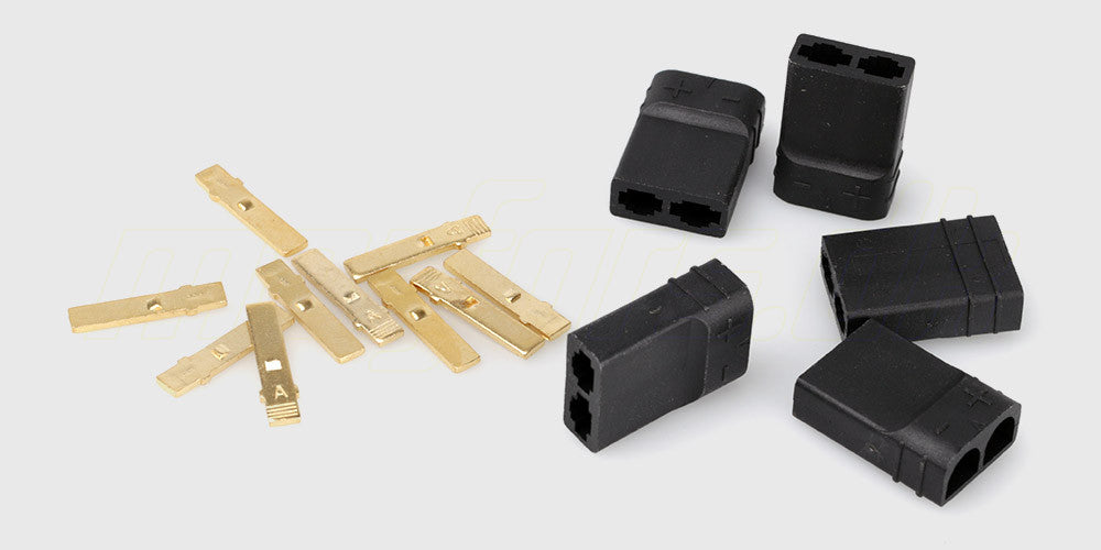 Sæt med fem sorte TRX hun-stik til batterier og fartregulatorer i fjernstyrede biler.