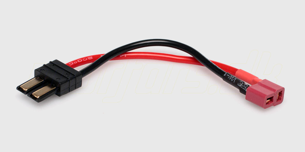 Sort TRX hanstik konverteret til rødt Deans hunstik med isolerede ledninger til fjernstyrede biler.