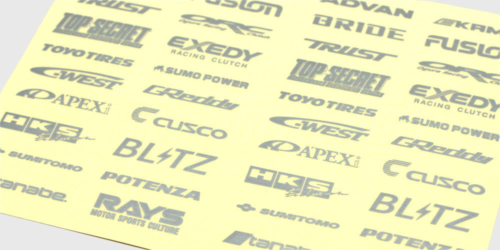 Ark med sølvfarvede Driftz logo-klistermærker til styling af fjernstyrede driftbiler.