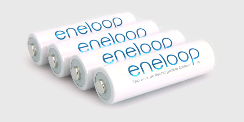 Fire hvide Panasonic eneloop genopladelige AA-batterier på 1900mAh i en 4-stk pakning.