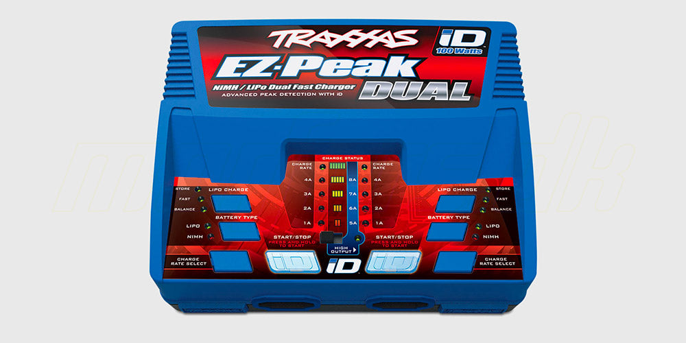 Traxxas EZ-Peak Dual hurtigoplader til fjernstyret bil med to ladeporte og iD-teknologi.