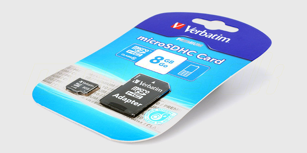 Sort microSD SDHC hukommelseskort på 8GB til lagring af data i fjernstyrede biler og elektronik.