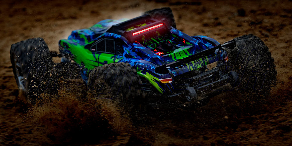 Rustler 4x4 LED-lyssæt med hvide forlygter og røde baglygter til Traxxas fjernstyret bil.