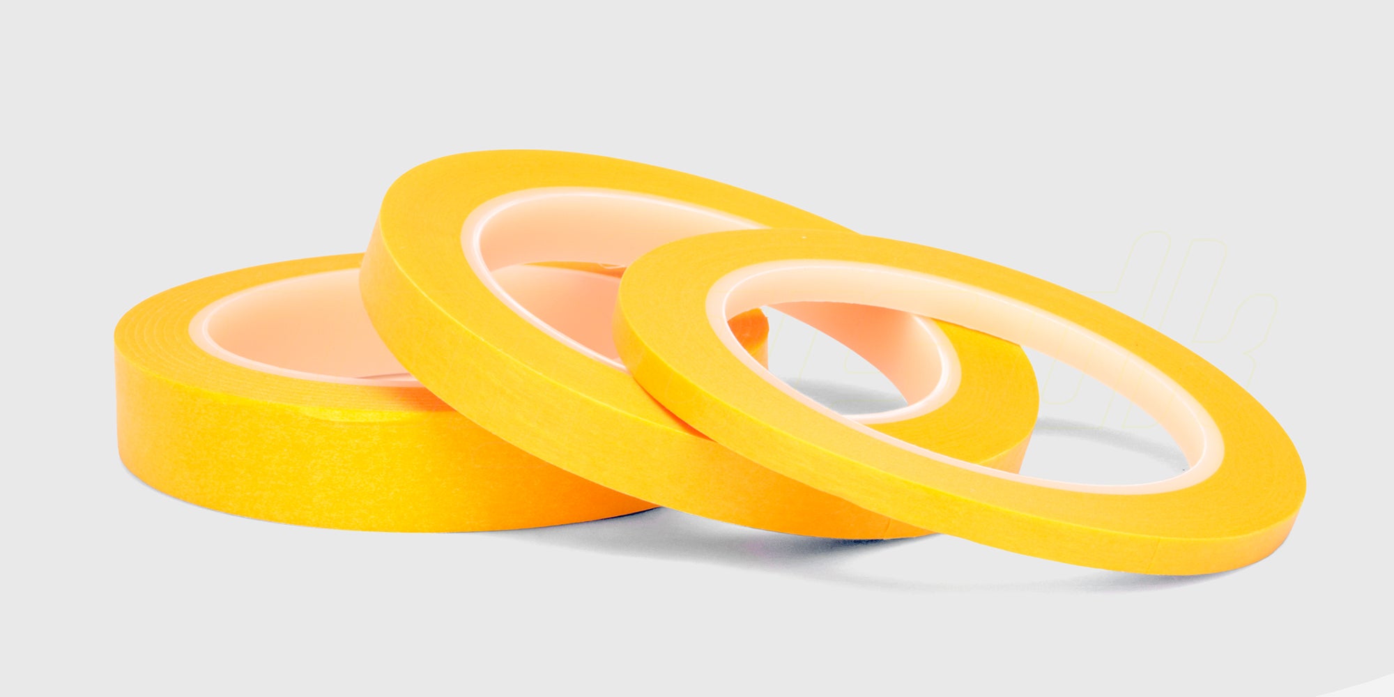 Gul afdækningstape på rulle til præcis maskering og lakering af fjernstyrede biler og modeller.