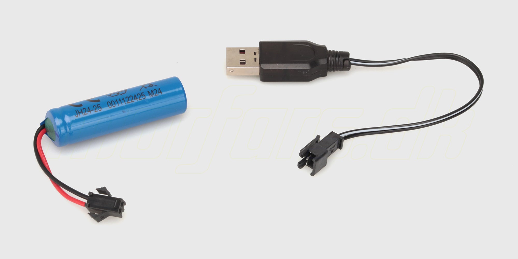 Hvid BTD Drifter fjernstyret bil med spoiler og sorte dæk set skråt bagfra på hvid baggrund.