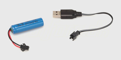 Hvid BTD Drifter fjernstyret bil med spoiler og sorte dæk set skråt bagfra på hvid baggrund.