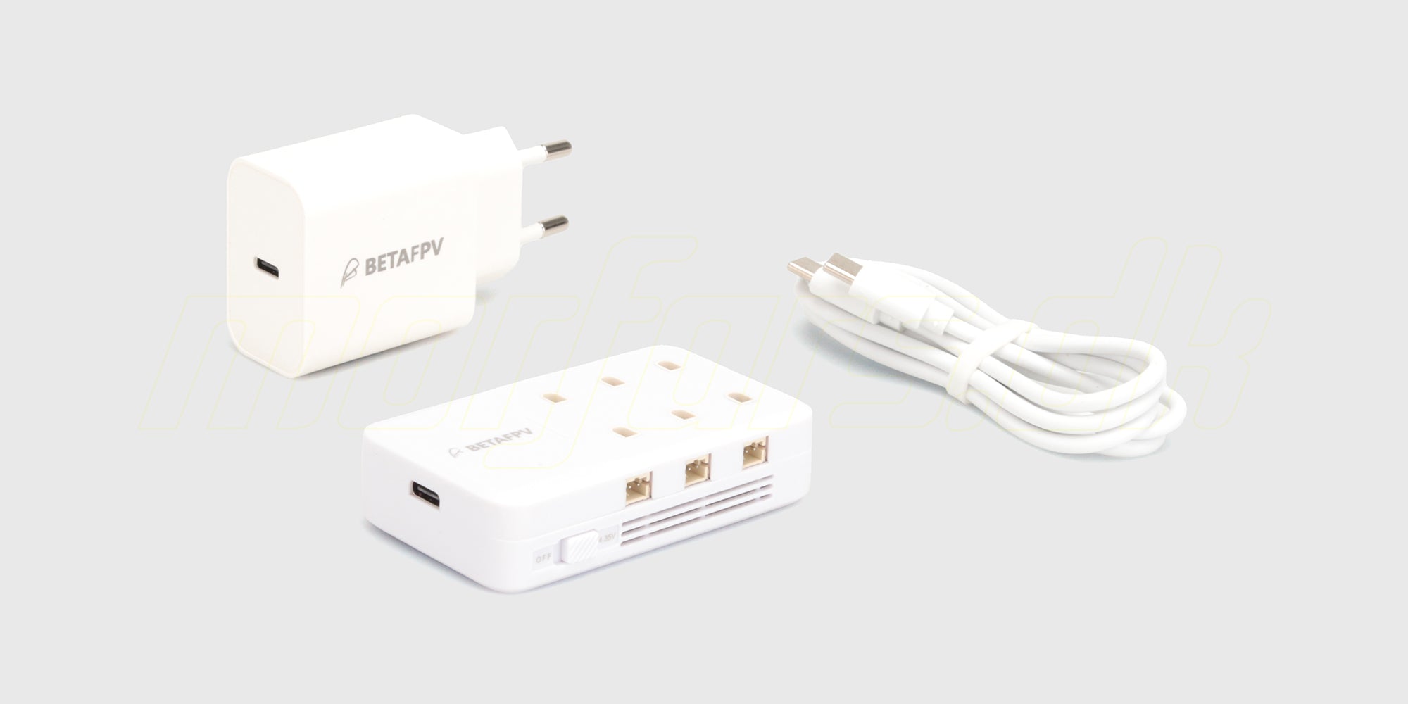 BetaFPV 6-port 1S LiPo batterioplader med USB-C indgang til opladning af seks droner-batterier samtidigt.