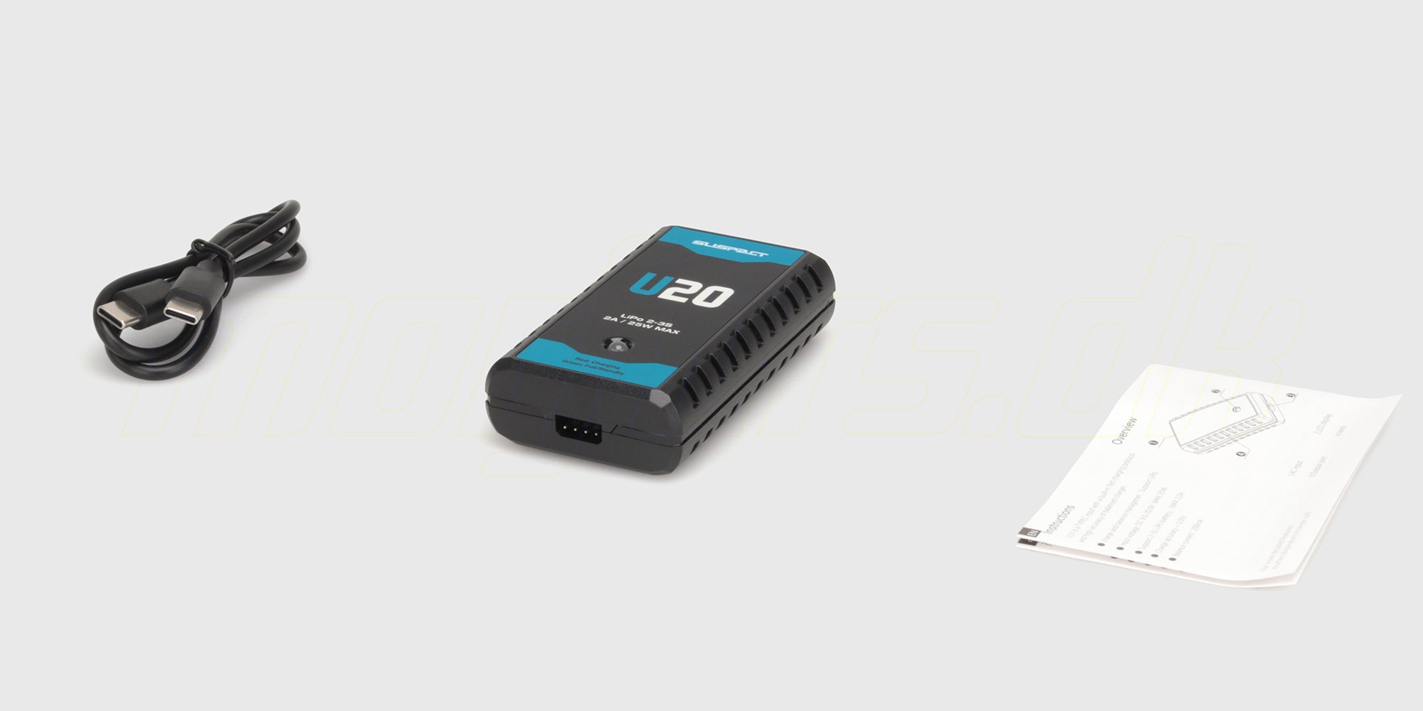 Sort Charger U20 batterioplader med rødt display og tilsluttede kabler til fjernstyrede biler.