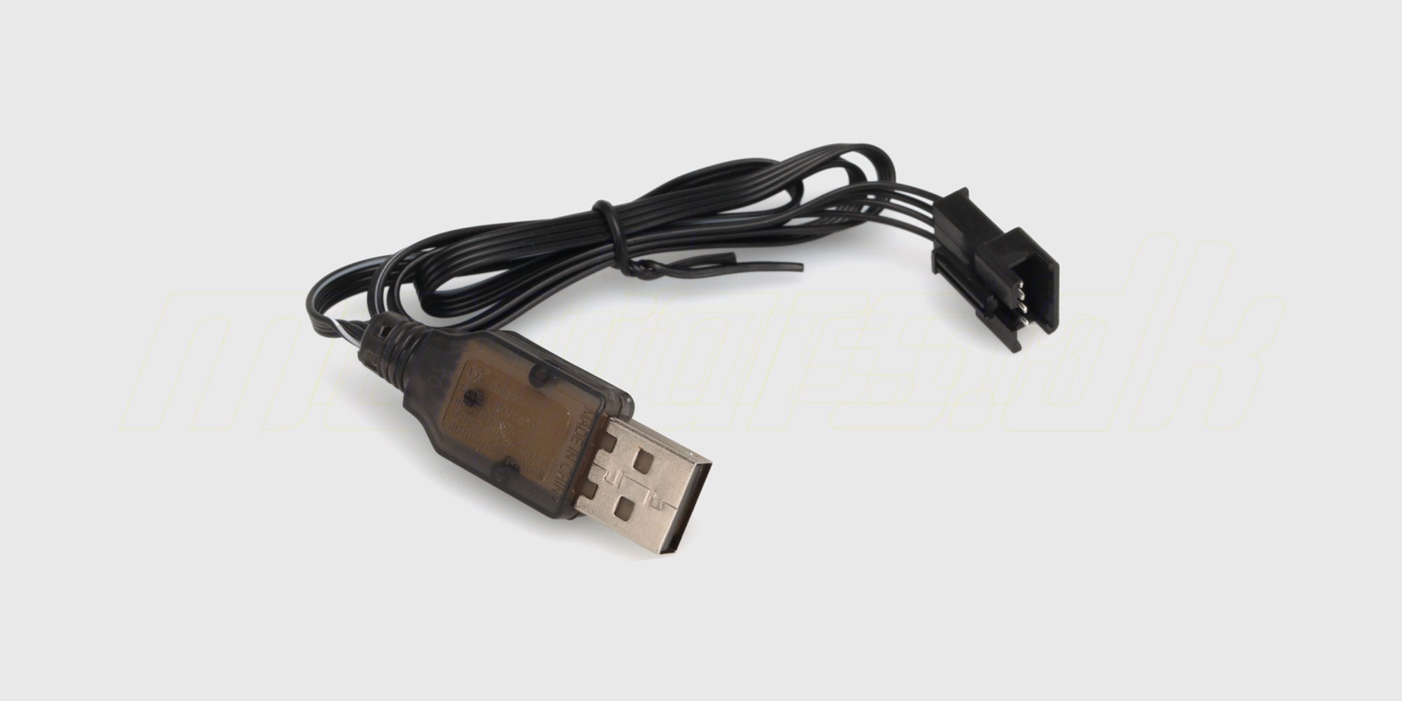 Sort USB-lader med JST-SMP4 stik til 3,7V batterier vist på hvid baggrund.