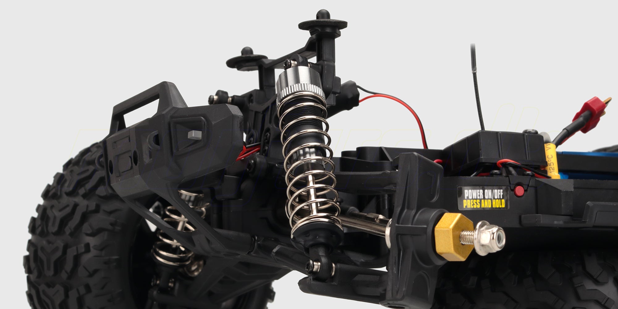 Robust Tornado Brushless fjernstyret bil med grønt karrosseri og store offroad-hjul vist fra siden.