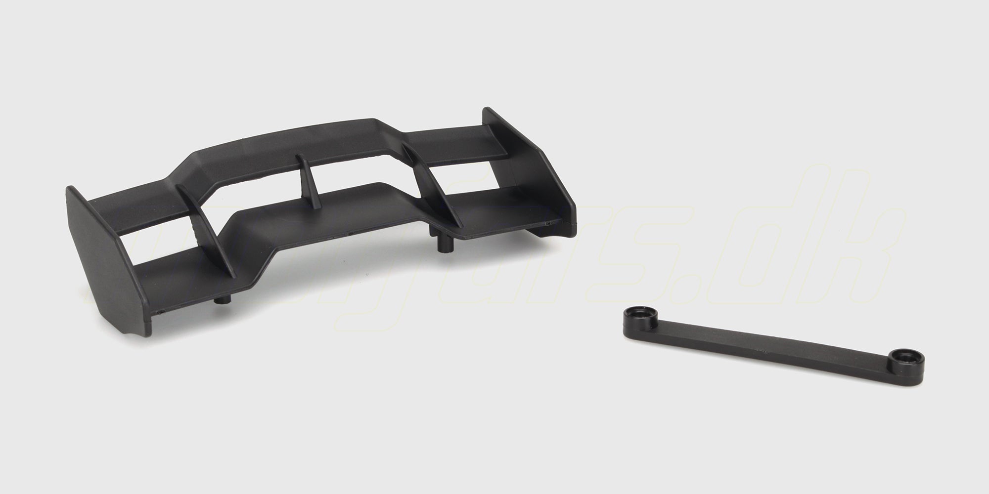 Sort aerodynamisk Hammer bagvinge i plast til montering på en fjernstyret bil.