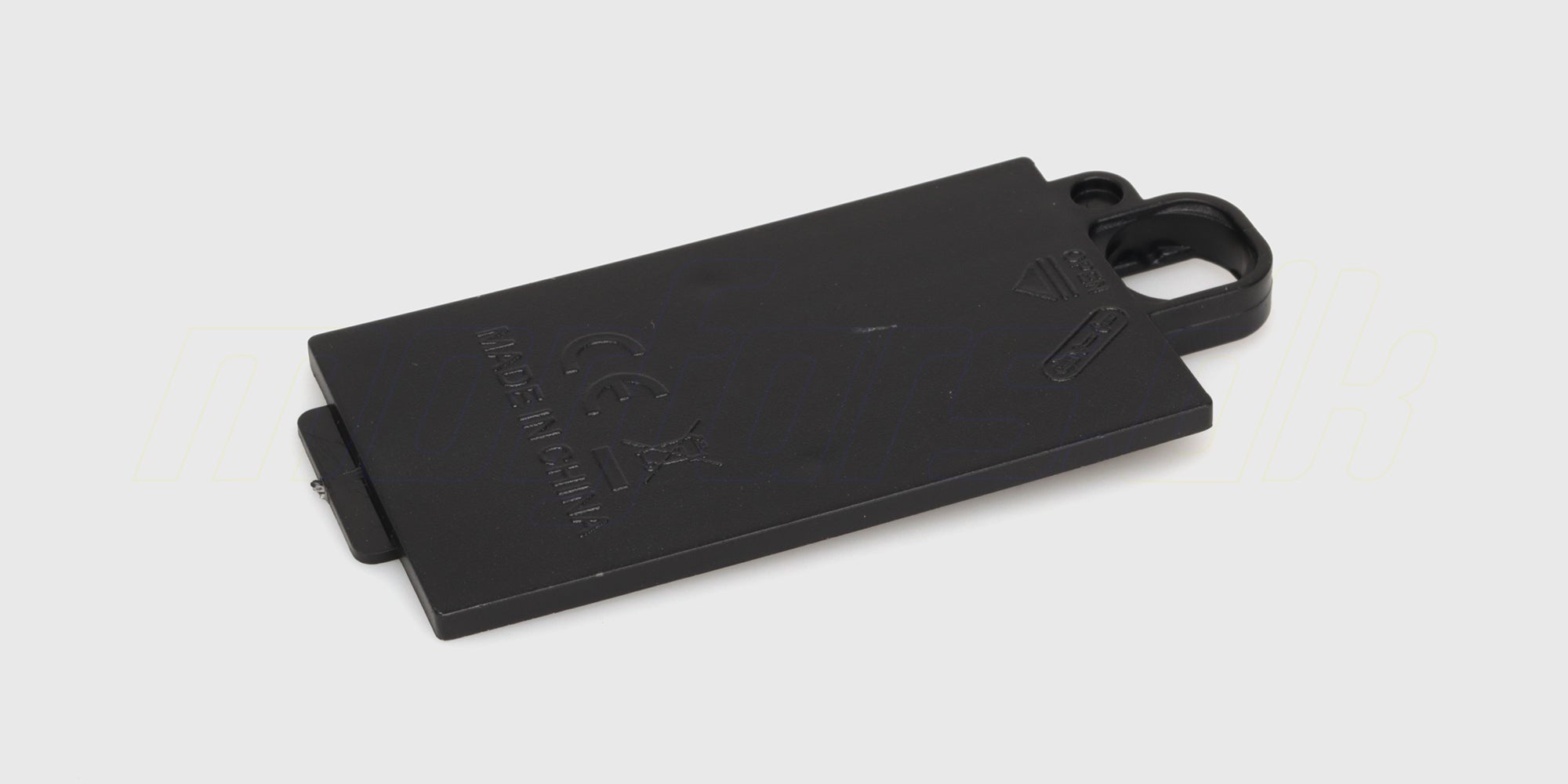 Sort batteridæksel i plast til Hurricane fjernstyret bil vist på en hvid baggrund.