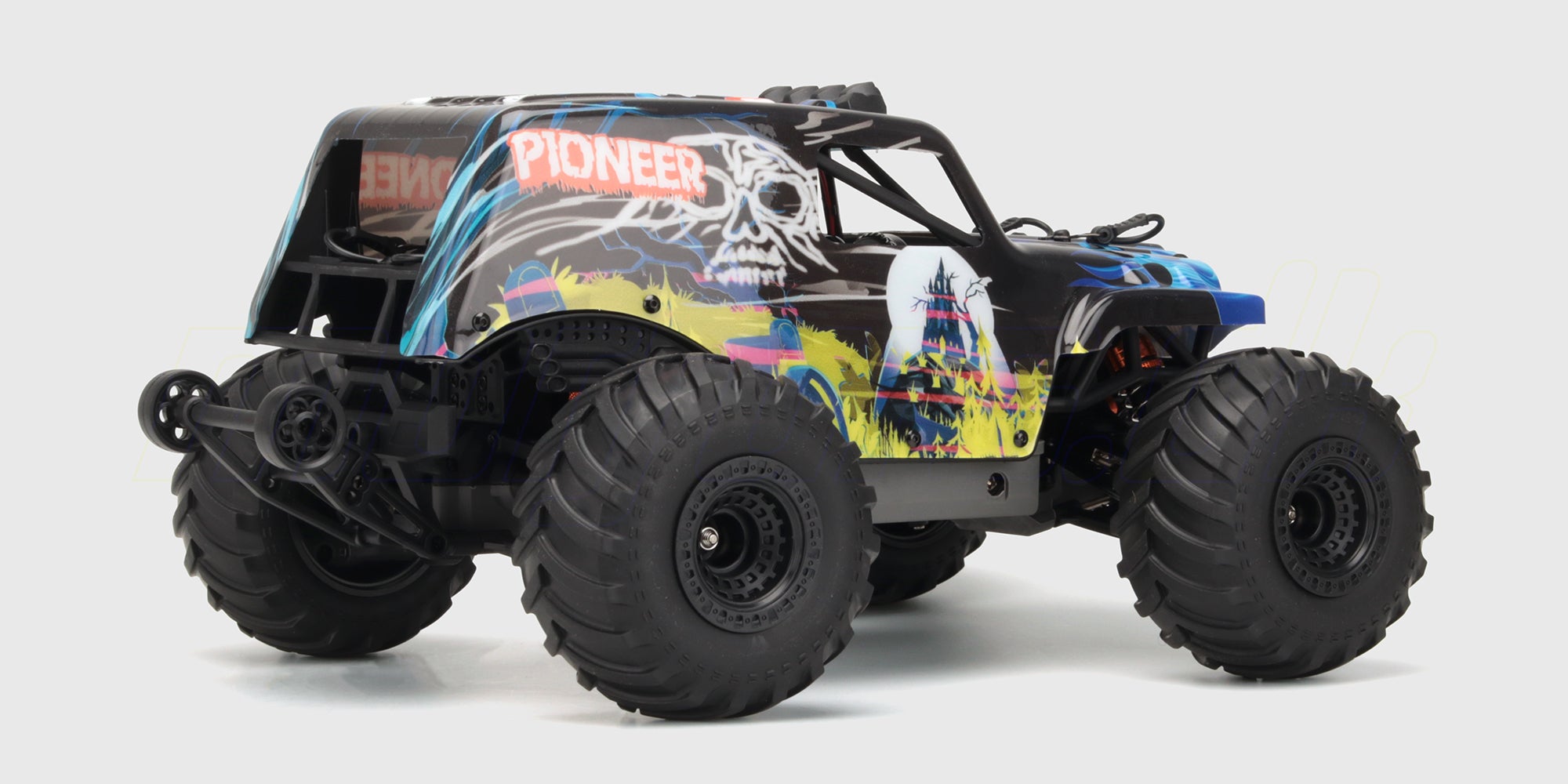 Blå Hurricane XL Monster Truck Brushless med store offroad hjul set forfra på hvid baggrund.