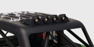 Nærbillede af den lysende LED-lysbjælke på taget af en Hurricane XL Monster Truck Brushless.