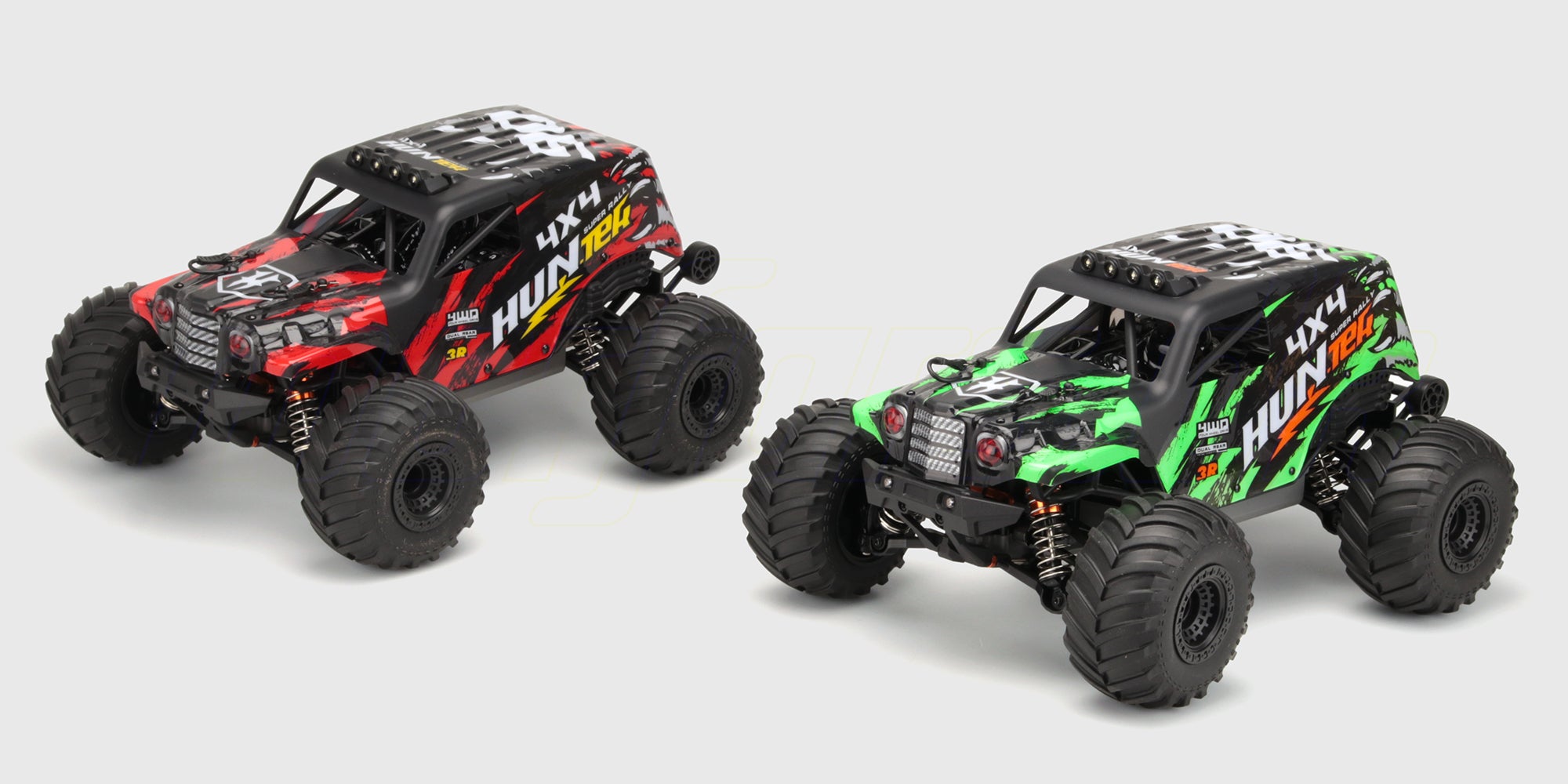 To grønne og røde Hurricane XL monster trucks med store offroad-hjul vist på hvid baggrund.