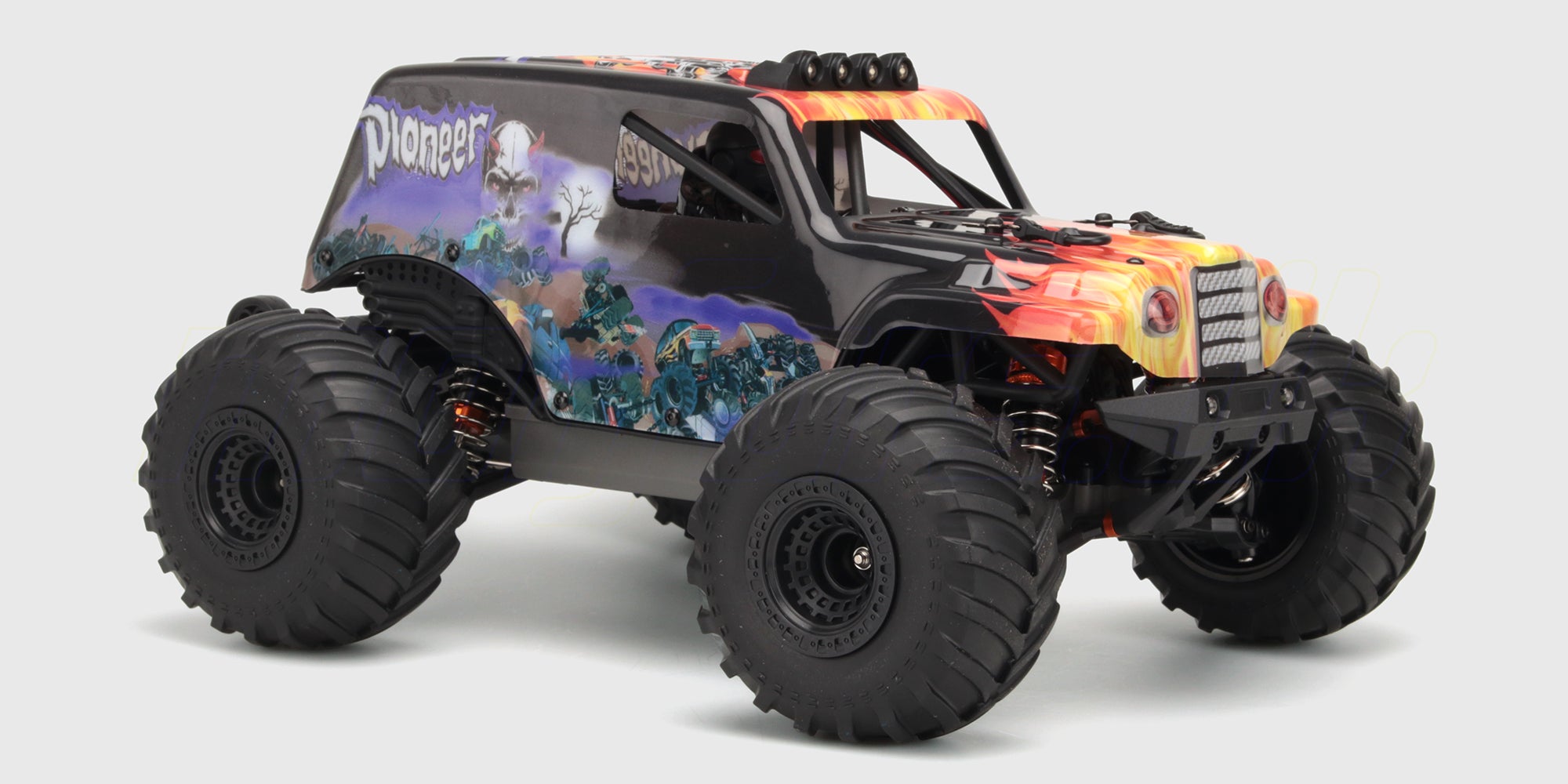 Sort Hurricane XL Monster Truck med brushless motor og store offroad-hjul set skråt forfra på hvid baggrund.