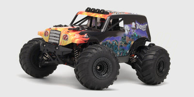 Sort Hurricane XL brushless monster truck med store dæk set skråt bagfra på hvid baggrund.